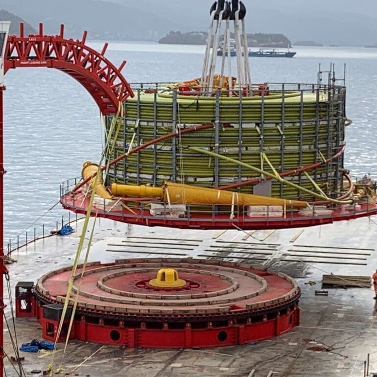 Liftable cable basket being lifted by a crane vessel